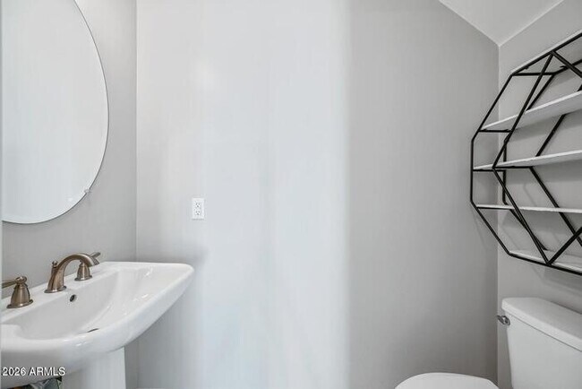 Building Photo - 3030 N 38th St