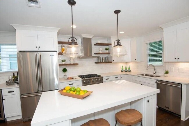 Building Photo - 314 Ashburton Ave SE