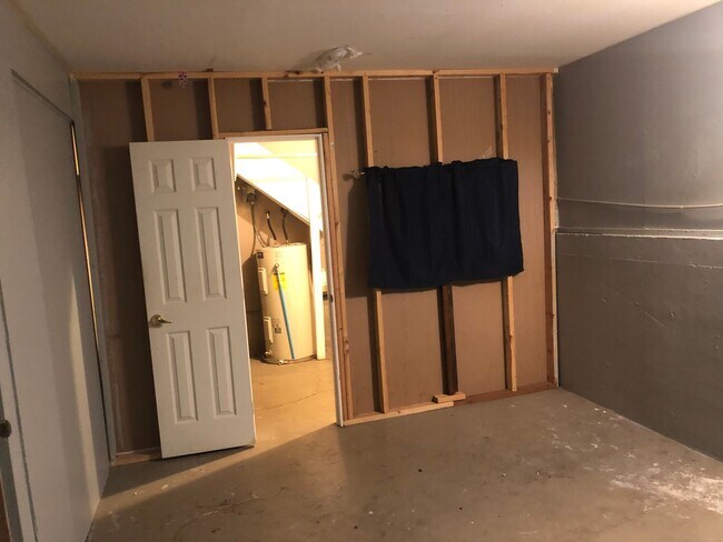 Building Photo - 3 bedroom 2 bathroom house in Thurston hills!