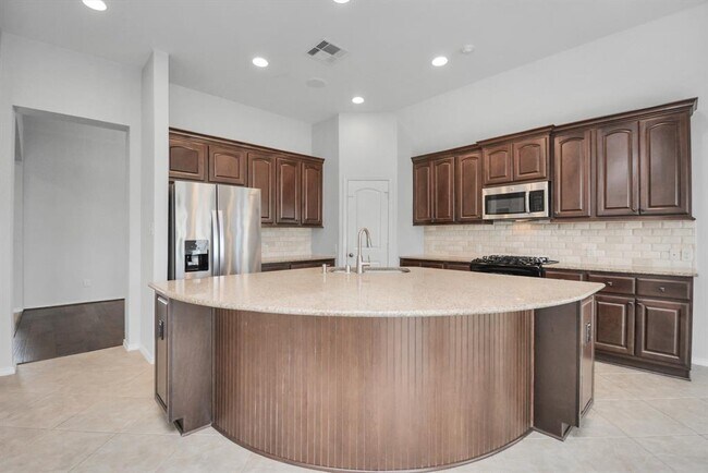 Building Photo - 2823 Woodland Glen Ln