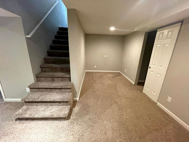 Building Photo - Fully Updated 4 Bedroom Home With Finished...