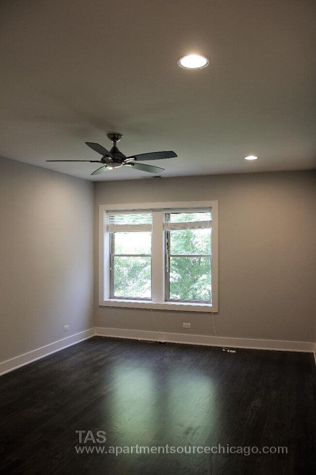 Building Photo - 3917 N Janssen Ave