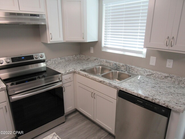 Building Photo - 2912 Sequoia Ave