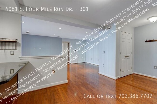 Building Photo - 4081 S Four Mile Run Dr