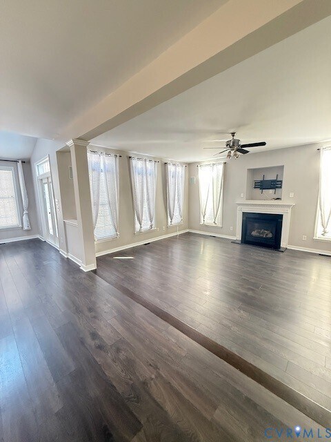 Building Photo - 9379 Roseland Ct