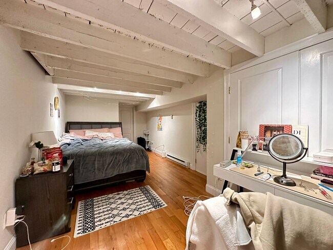 Building Photo - 9/1 No Fee! Large 2-level 4BR/2BA near Brigham Circle, Longwood, NU!