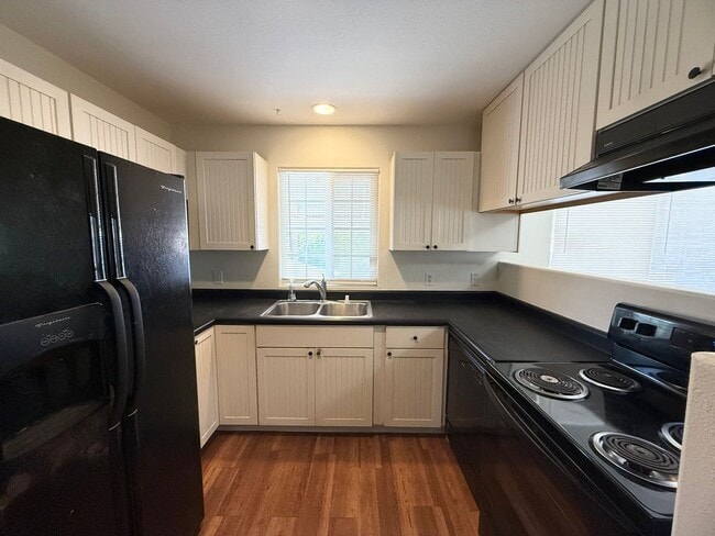 Building Photo - 2 Bedroom / 1 Bathroom Cottage in Pukalani!