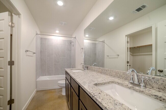 Building Photo - 907 Switchgrass Dr