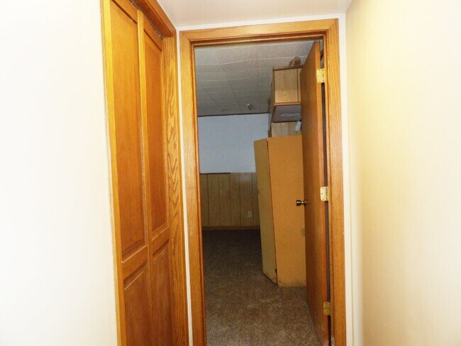 Building Photo - 3 Bedrooms | 2 Bathrooms Near UofM