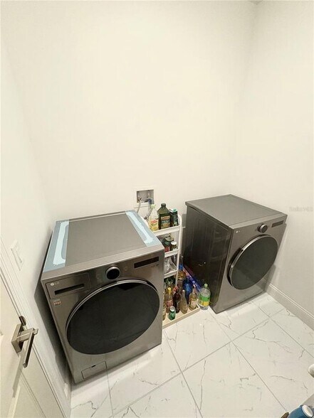 Building Photo - 7044 Brickell Ct