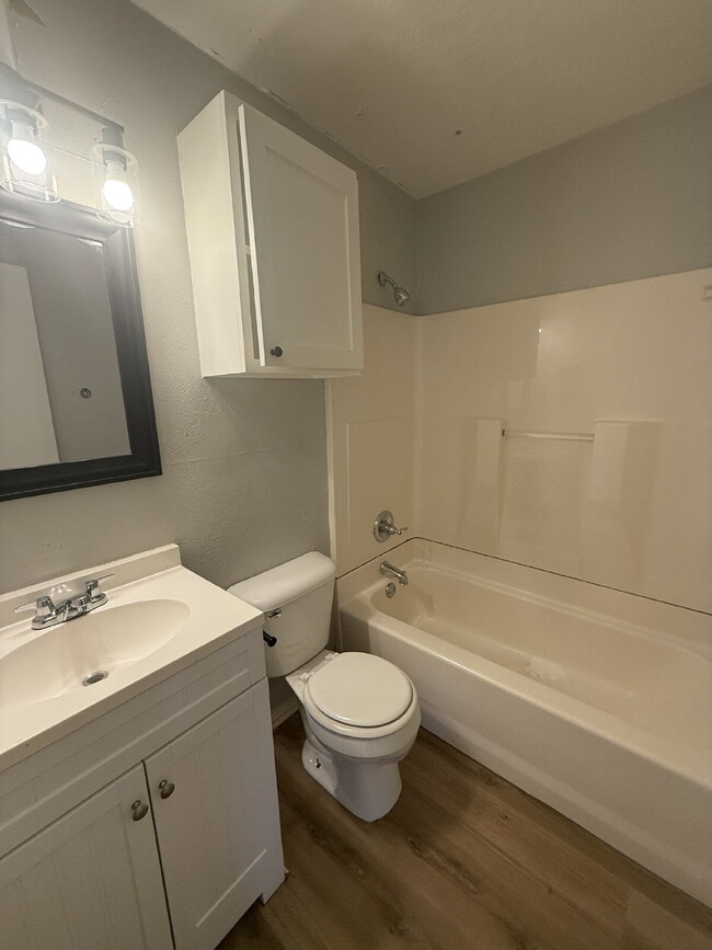Building Photo - 4-Bedroom Home in Warr Acres