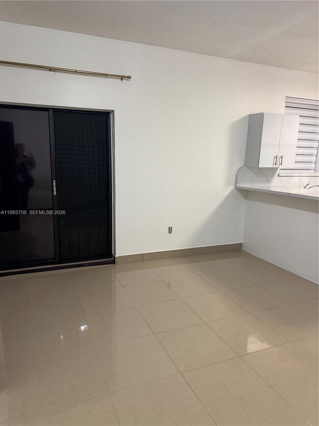 Building Photo - 16200 SW 97th Ave