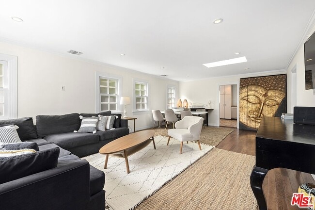 Building Photo - 639 Westbourne Dr