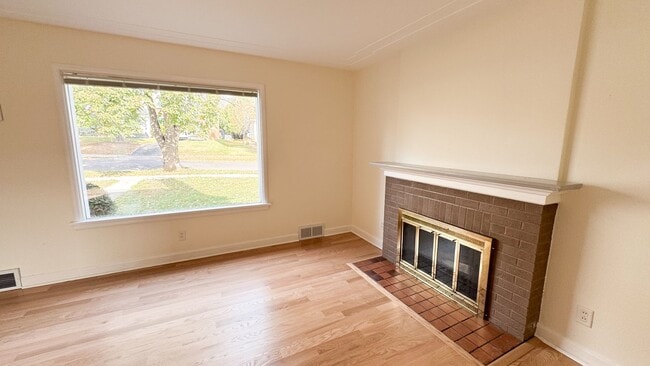 Building Photo - 120 Garden St