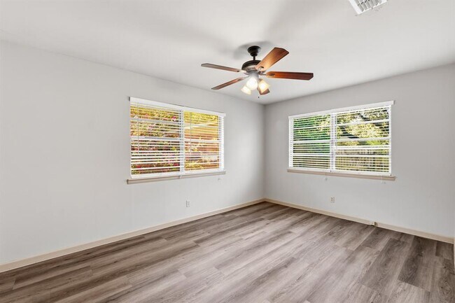 Building Photo - 2414 Havenside Dr