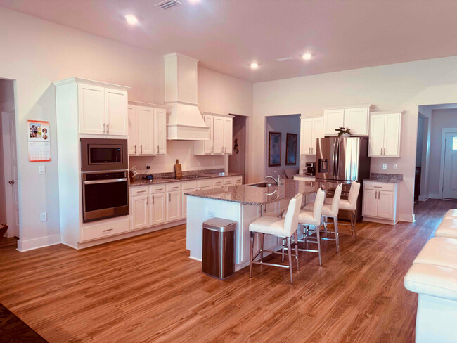 Building Photo - 5507 Blake Ln