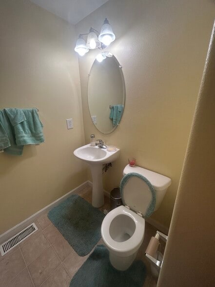 Building Photo - 10723 SW Canterbury Ln