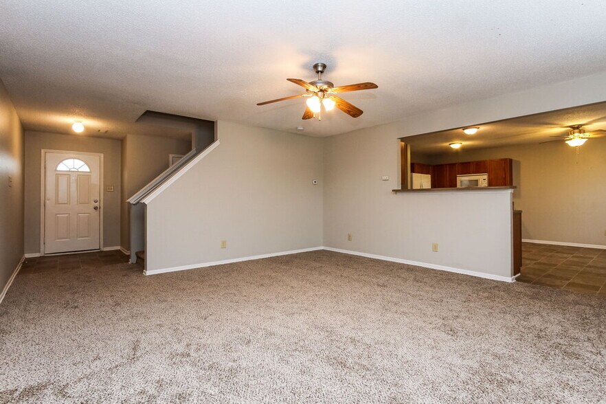 Building Photo - 8551 Bluff Point Dr