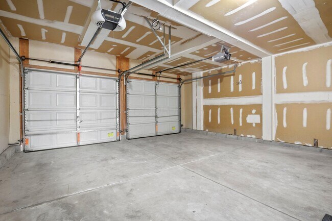 Building Photo - 5998 Blaverly Dr