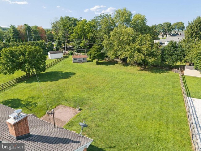 Building Photo - 8109 Broadview Dr