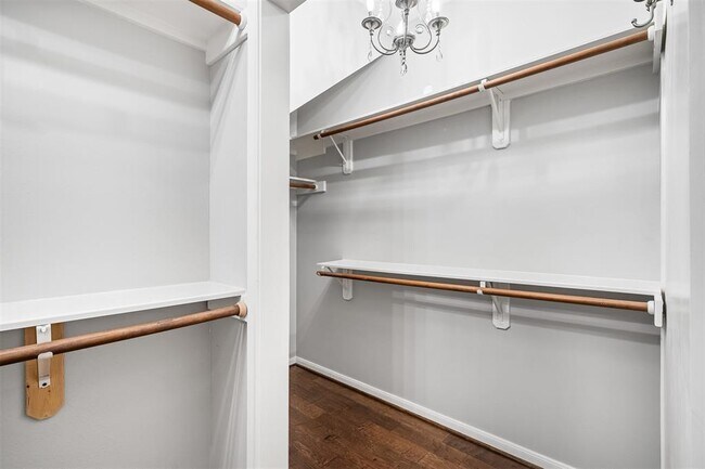 Building Photo - 11 Winrock Pl