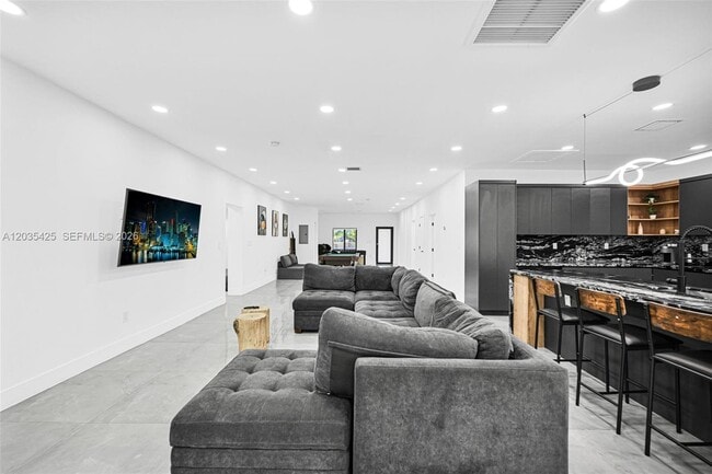 Building Photo - 112 NW 53rd St