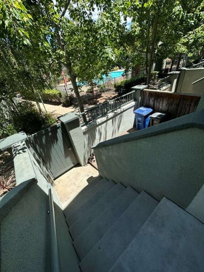 Building Photo - Nor Cal Realty Inc, 3 bedroom 3 bath townhouse with 2 car garage
