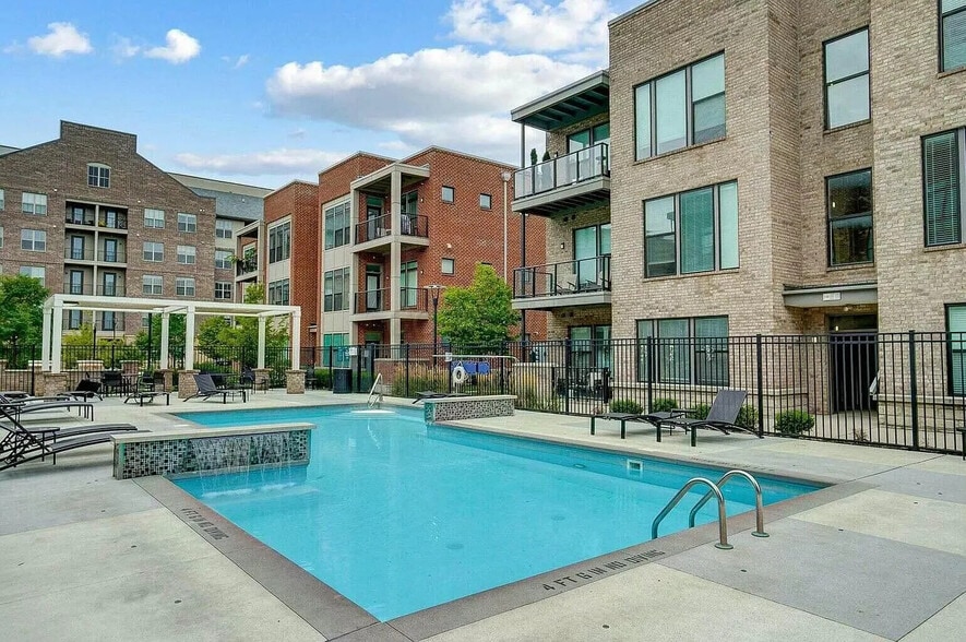 Community Pool - 751 N 6th St