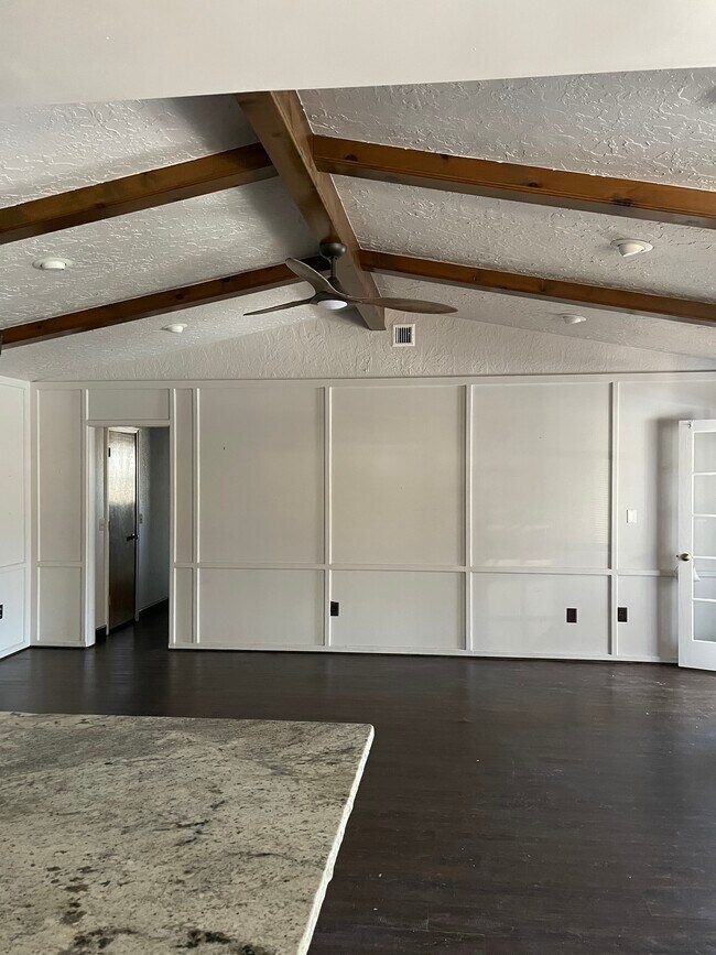 Building Photo - 7119 Summit Dr