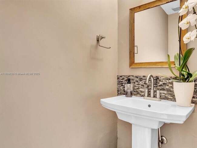 Building Photo - 11310 SW 58th Ct