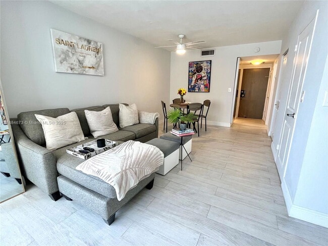 Building Photo - 2899 Collins Ave