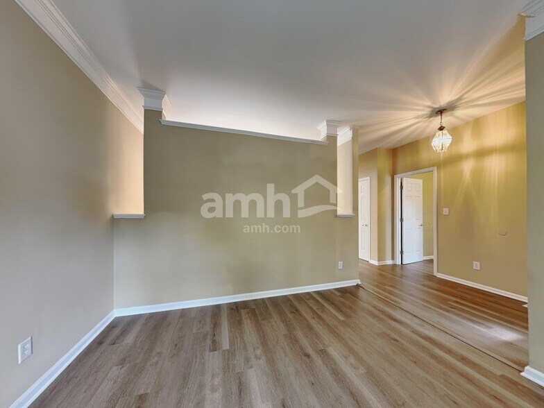 Building Photo - 10 Oleander Point