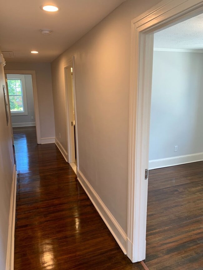 Building Photo - Whiting Lane Luxury