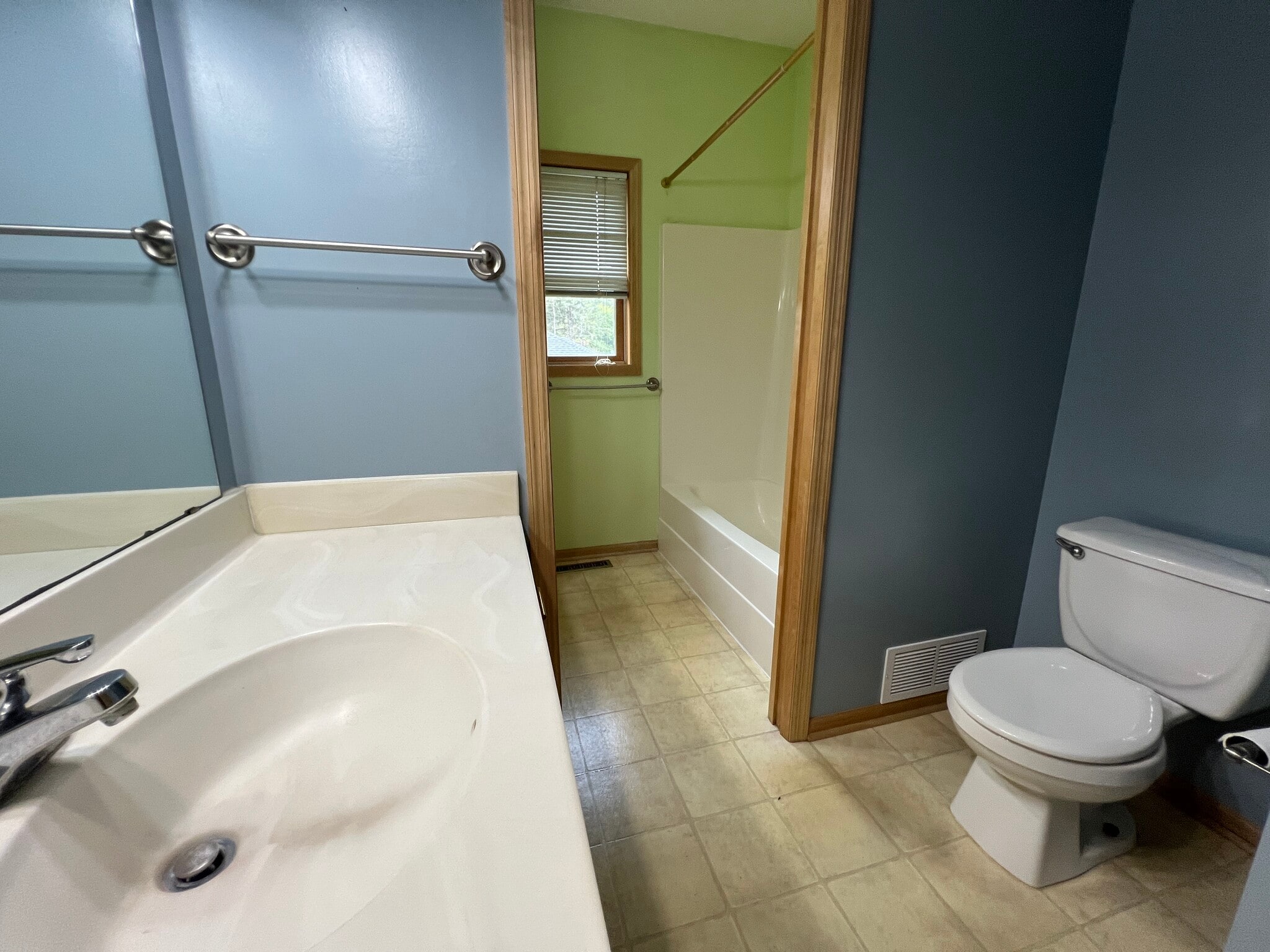 Bath 2 - 118 S Shannon Dr