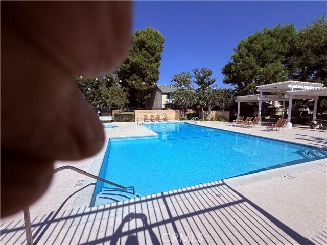 Building Photo - 6 Leda
