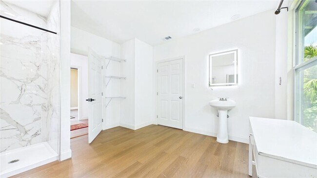 Building Photo - 2610 W Cypress St
