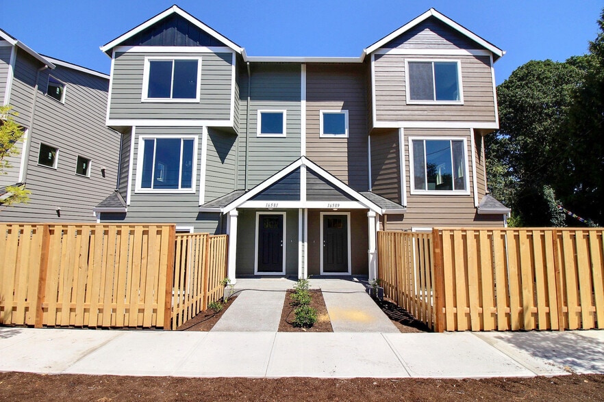 Images are of a similar townhouse with same layout - 16606 Southwest Barsotti Street