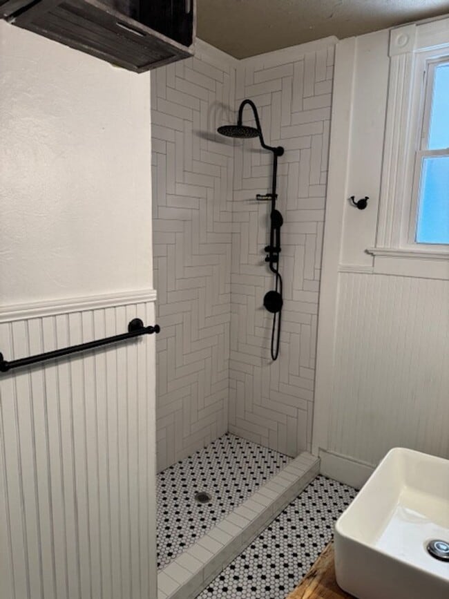 Building Photo - 416 W Montgomery St