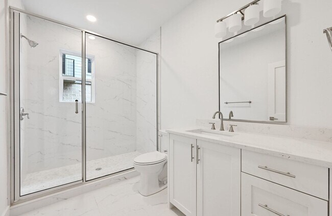 Building Photo - 8 BED 4 BATH  fully remodeled house in Wes...