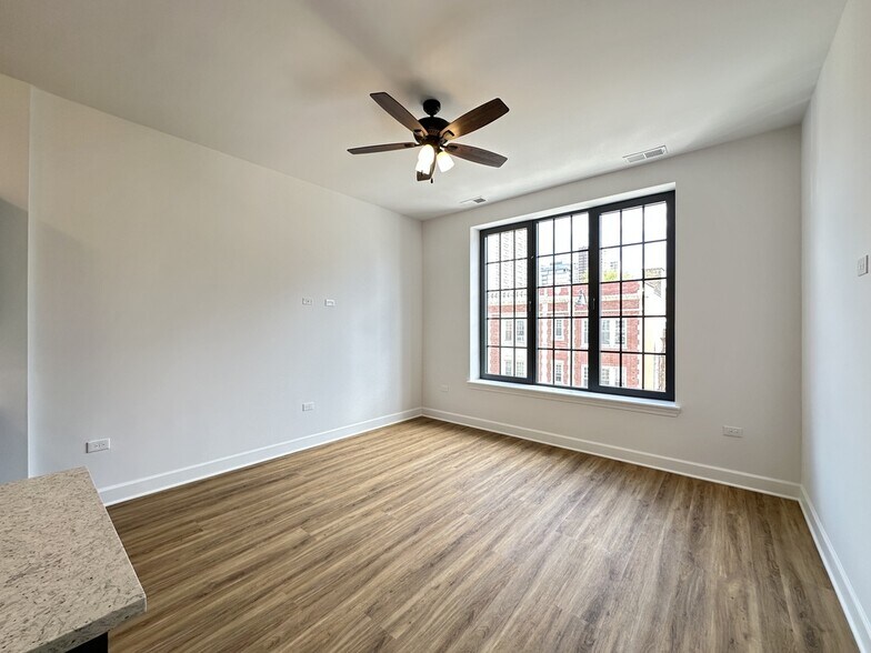 Building Photo - 3160 N Broadway