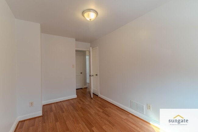 Building Photo - 751 Yale Ave