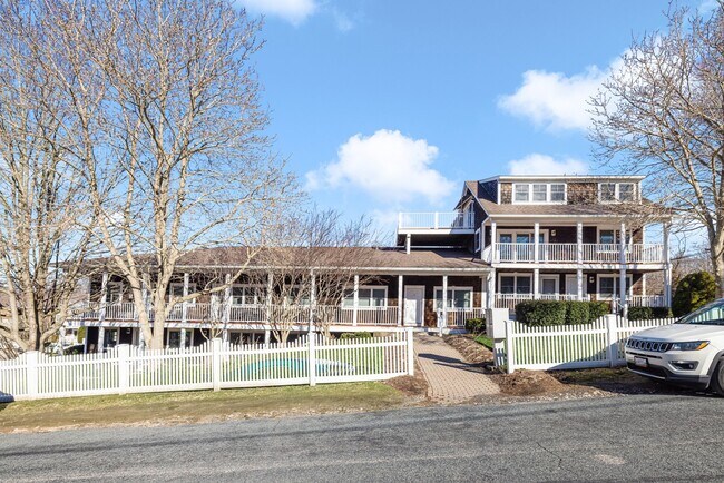 Building Photo - 33 Starr Dr W