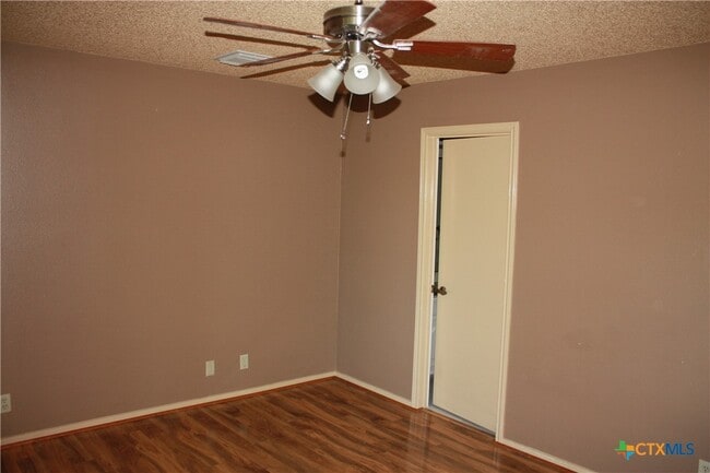 Building Photo - 421 Watts Ln