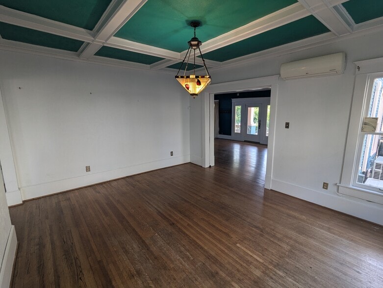 Dining Room - 4526 Reiger Ave