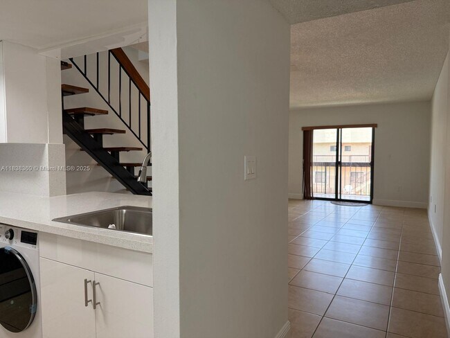 Building Photo - 1121 SW 105th Ave