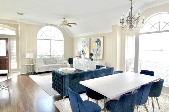 Building Photo - 1107 Woodley Bend