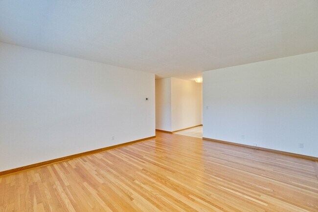Building Photo - 5097 Forest Glen Dr