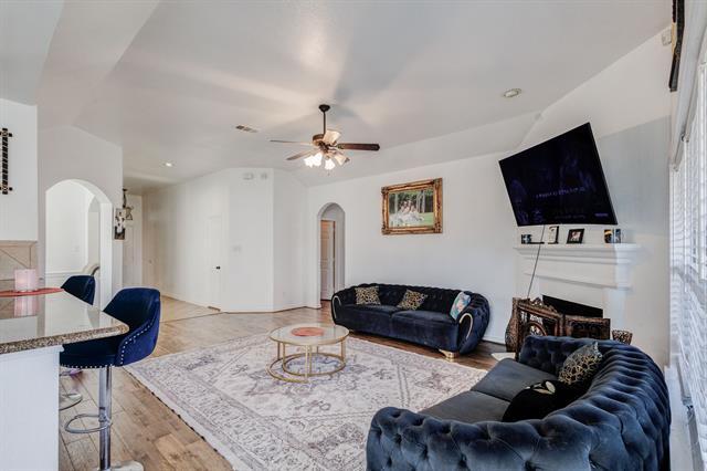 Building Photo - 214 Houston St