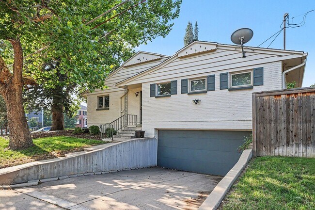 Building Photo - Beautifully Updated 4BR Home Blending Mid-Century Charm & Modern Comfort