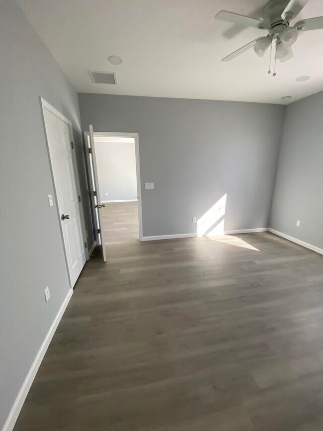 Building Photo - 514 NW 11th Ave